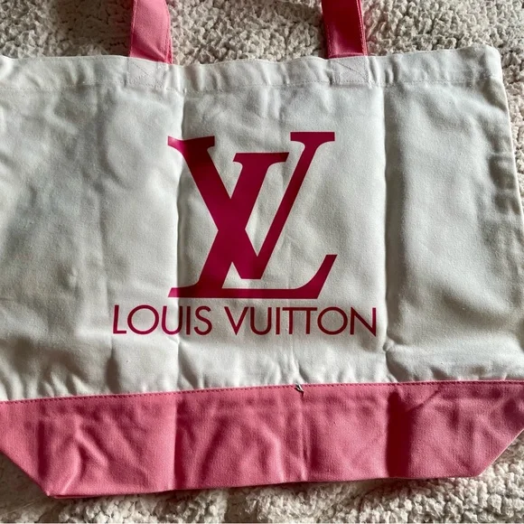 NEW PINK & White Tote Bag with L
V pink Lettering 🌸 - Picture 7 of 10